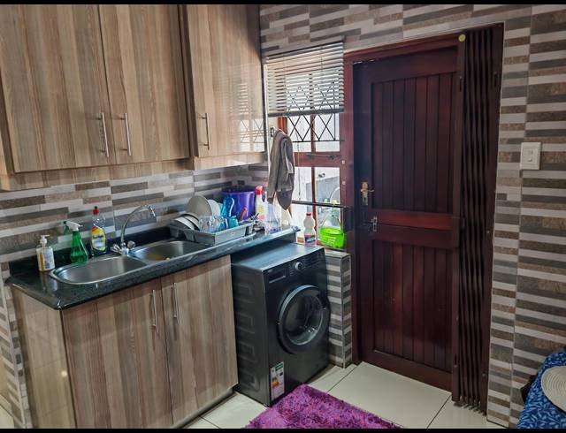 5 BEDROOM HOUSE FOR SALE IN ATHOLL HEIGHTS